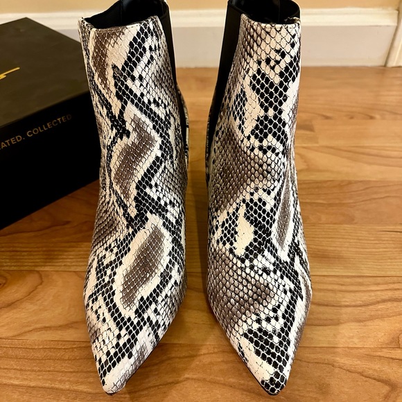 Black and White Snake Pointed Toe Ankle Booties Size 8.5 New - Picture 2 of 5